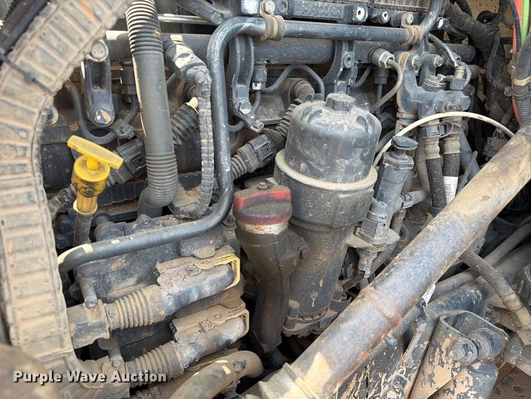 image for item EA7368 2015 Peterbilt 567 fuel truck