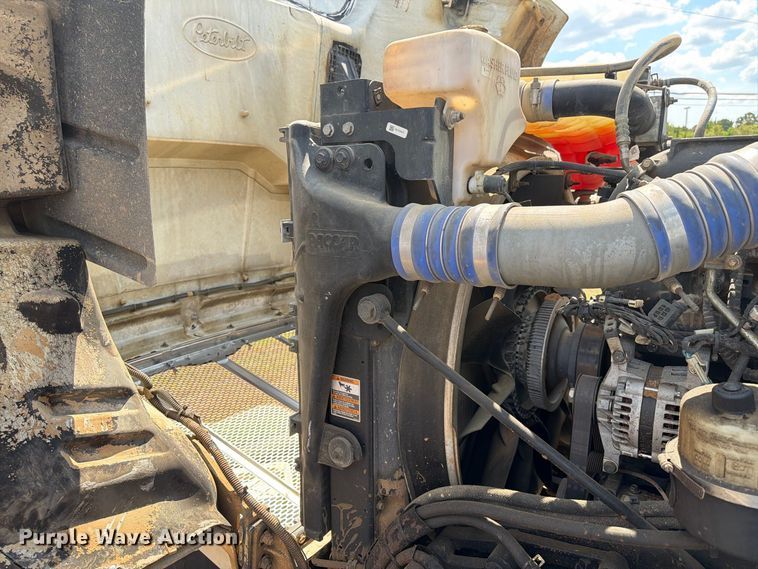 image for item EA7368 2015 Peterbilt 567 fuel truck