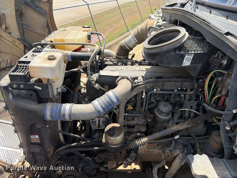image for item EA7368 2015 Peterbilt 567 fuel truck