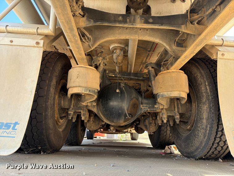 image for item EA7368 2015 Peterbilt 567 fuel truck
