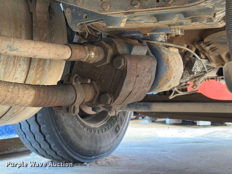 image for item EA7368 2015 Peterbilt 567 fuel truck