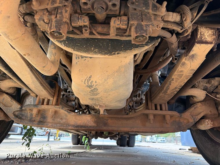 image for item EA7368 2015 Peterbilt 567 fuel truck