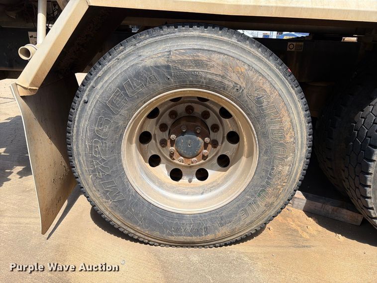 image for item EA7368 2015 Peterbilt 567 fuel truck