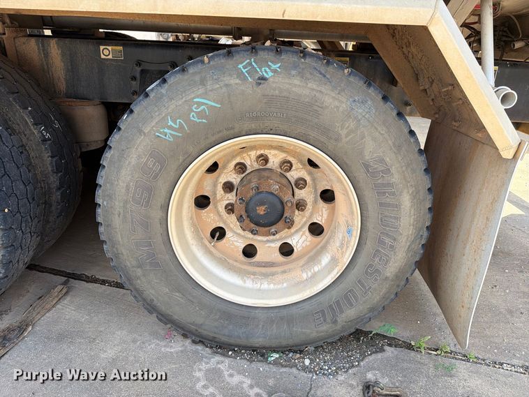 image for item EA7368 2015 Peterbilt 567 fuel truck
