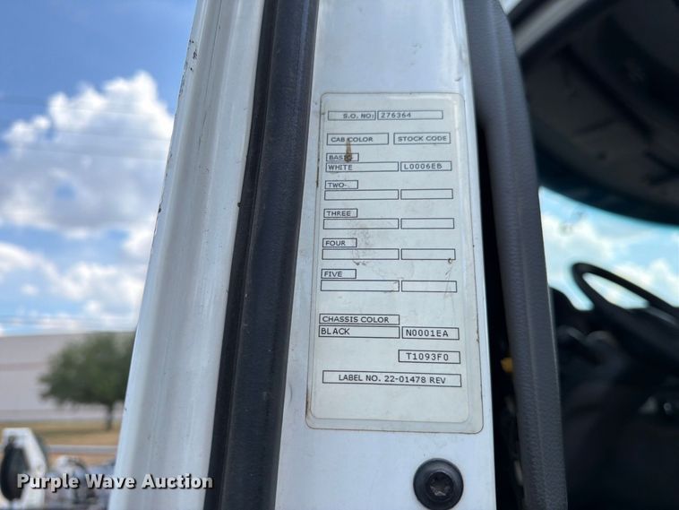 image for item EA7368 2015 Peterbilt 567 fuel truck