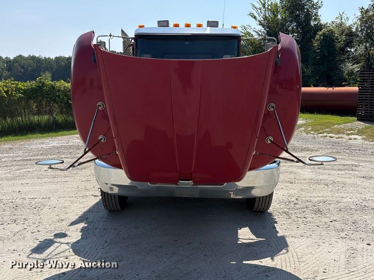 image for item EF1397 2016 Kenworth T3 Series fuel truck