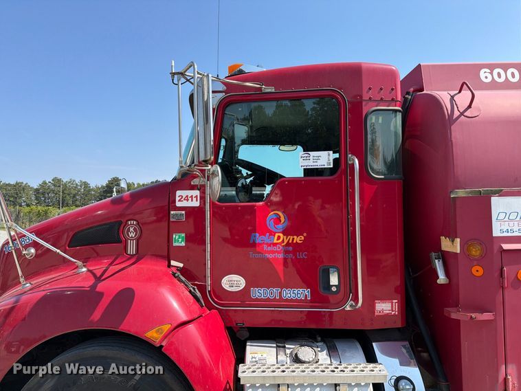 image for item EF1397 2016 Kenworth T3 Series fuel truck