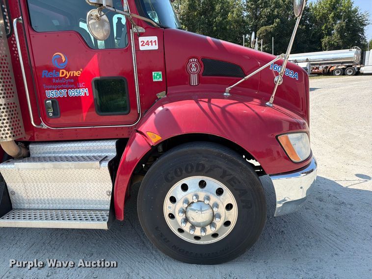 image for item EF1397 2016 Kenworth T3 Series fuel truck