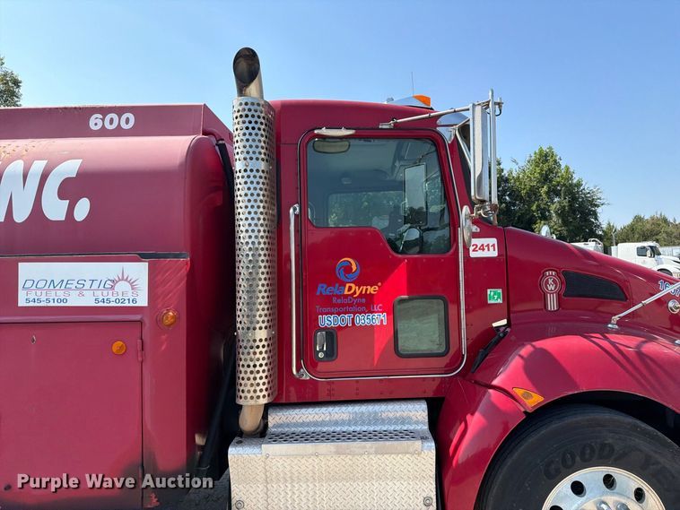 image for item EF1397 2016 Kenworth T3 Series fuel truck