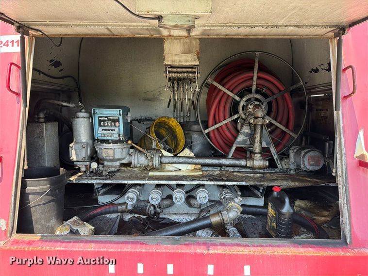 image for item EF1397 2016 Kenworth T3 Series fuel truck
