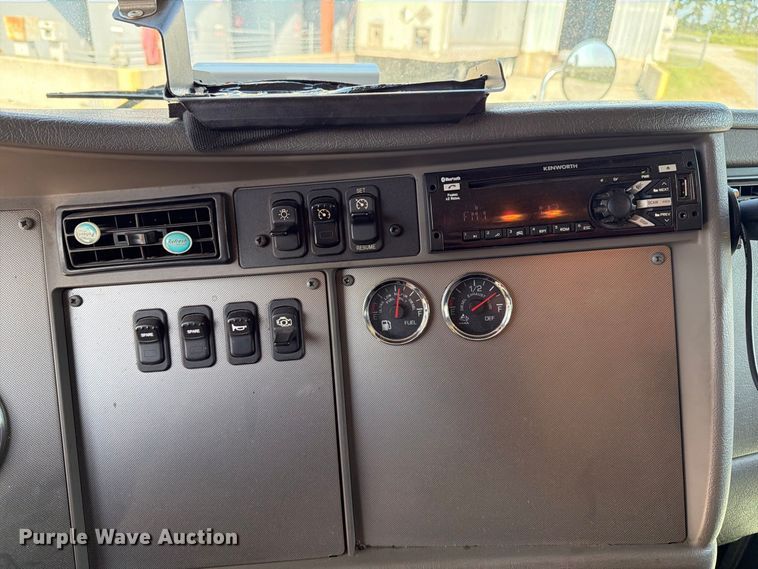 image for item EF1397 2016 Kenworth T3 Series fuel truck