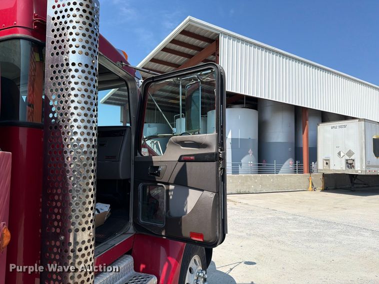 image for item EF1397 2016 Kenworth T3 Series fuel truck