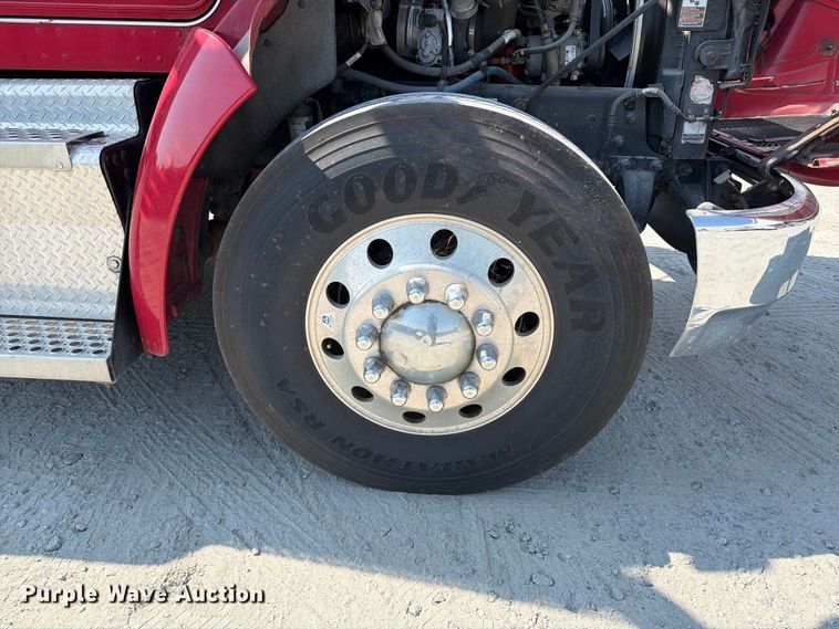 image for item EF1397 2016 Kenworth T3 Series fuel truck