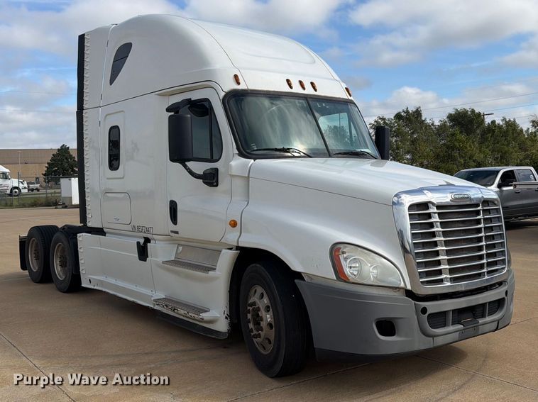 image for item EI7704 2014 Freightliner Cascadia semi truck