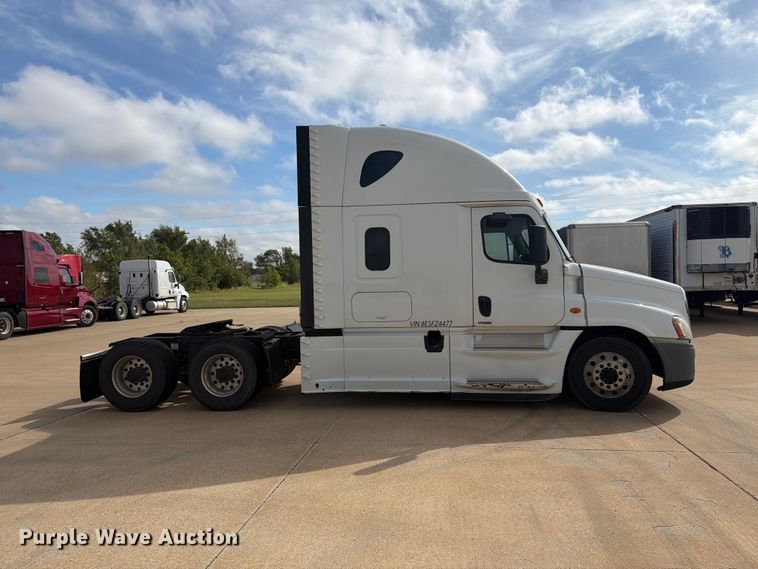image for item EI7704 2014 Freightliner Cascadia semi truck