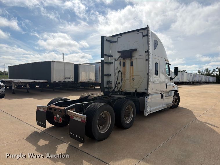 image for item EI7704 2014 Freightliner Cascadia semi truck