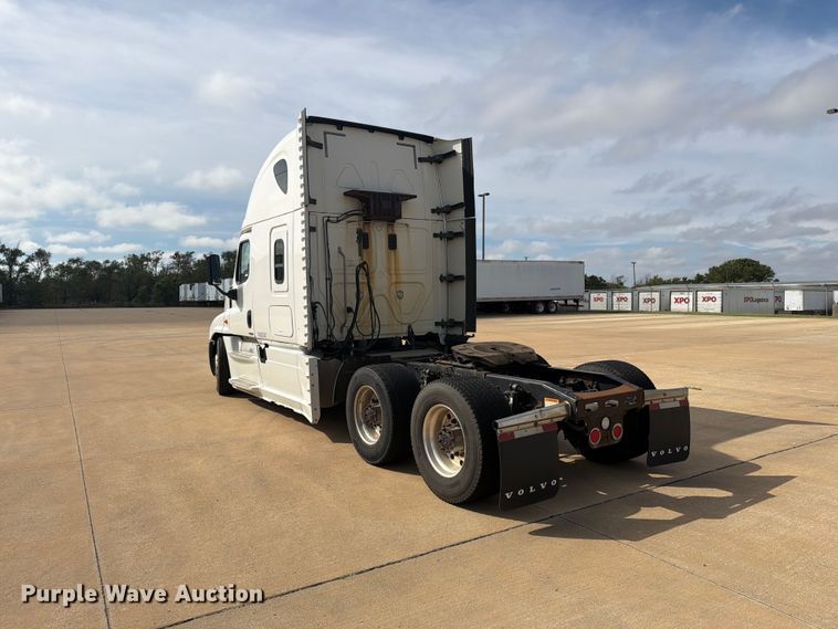 image for item EI7704 2014 Freightliner Cascadia semi truck