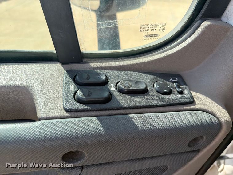 image for item EI7704 2014 Freightliner Cascadia semi truck