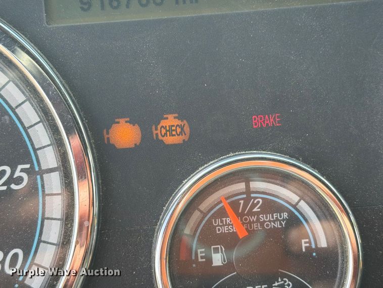 image for item EI7704 2014 Freightliner Cascadia semi truck