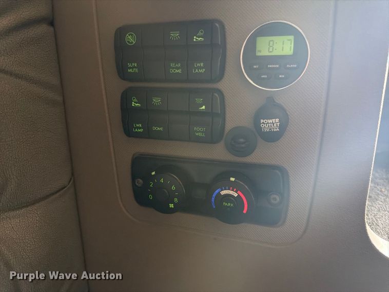 image for item EI7704 2014 Freightliner Cascadia semi truck