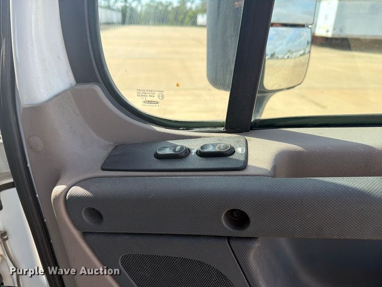 image for item EI7704 2014 Freightliner Cascadia semi truck