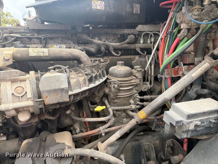 image for item EI7704 2014 Freightliner Cascadia semi truck