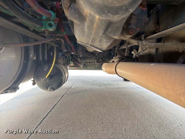 image for item EI7704 2014 Freightliner Cascadia semi truck