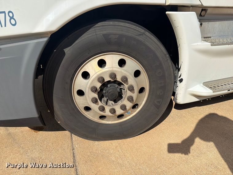 image for item EI7704 2014 Freightliner Cascadia semi truck