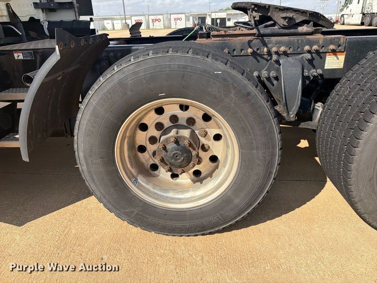 image for item EI7704 2014 Freightliner Cascadia semi truck
