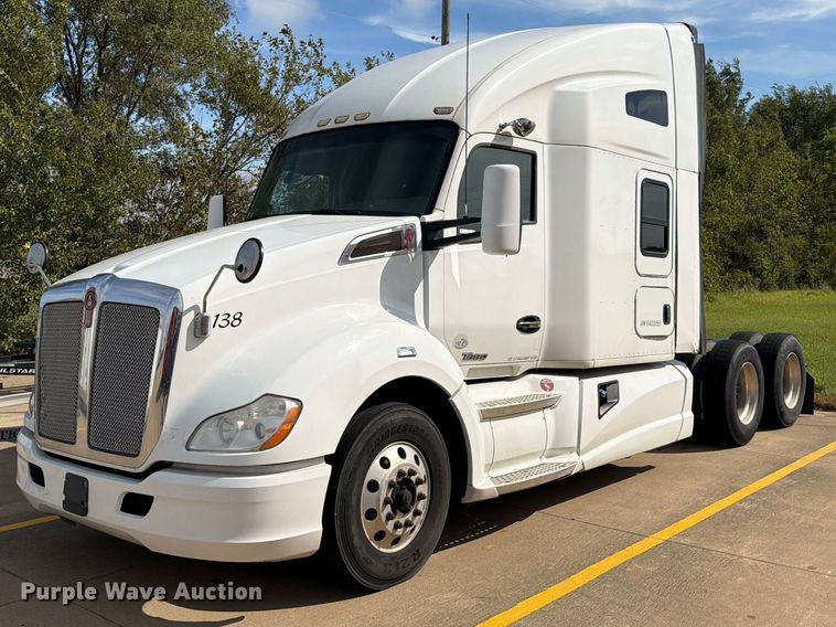 2015 Kenworth T680 semi truck