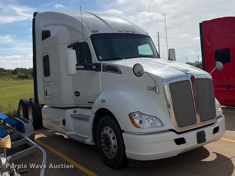 image for item EI7705 2015 Kenworth T680 semi truck