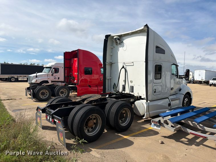 image for item EI7705 2015 Kenworth T680 semi truck