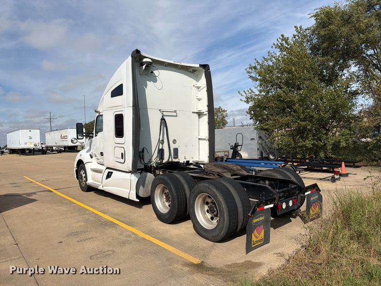 image for item EI7705 2015 Kenworth T680 semi truck