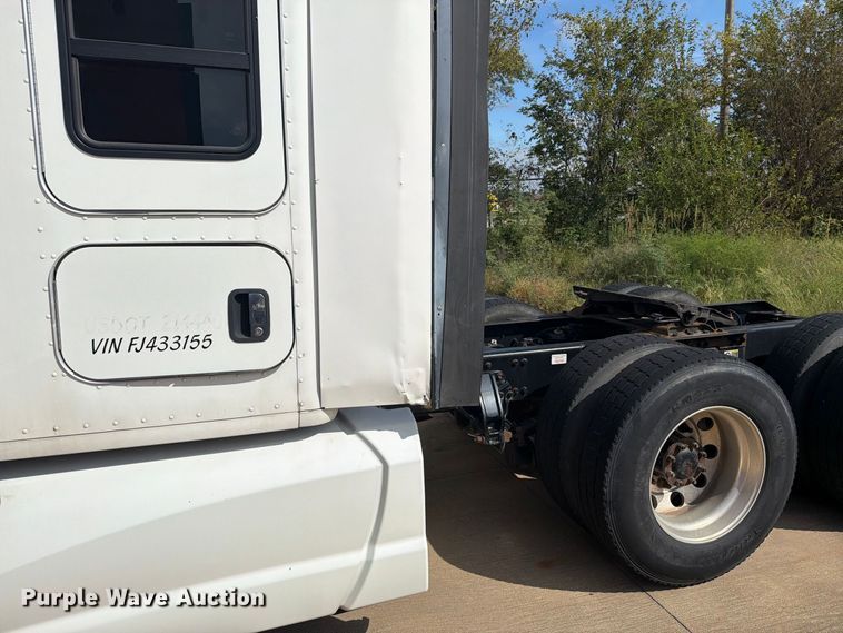image for item EI7705 2015 Kenworth T680 semi truck