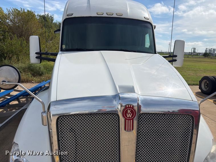 image for item EI7705 2015 Kenworth T680 semi truck