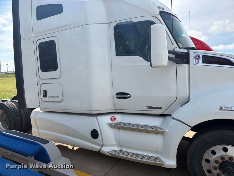 image for item EI7705 2015 Kenworth T680 semi truck