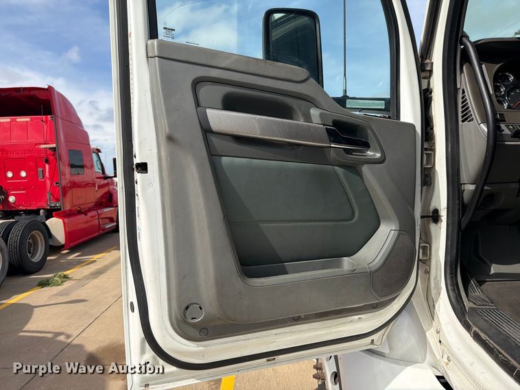 image for item EI7705 2015 Kenworth T680 semi truck