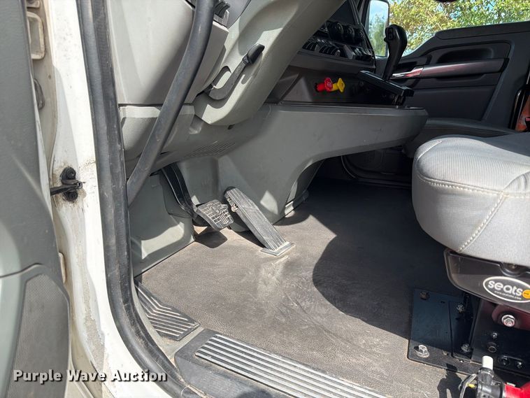 image for item EI7705 2015 Kenworth T680 semi truck