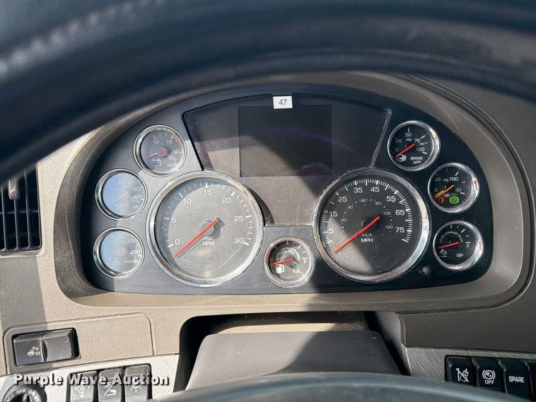 image for item EI7705 2015 Kenworth T680 semi truck