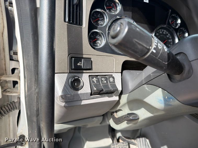 image for item EI7705 2015 Kenworth T680 semi truck