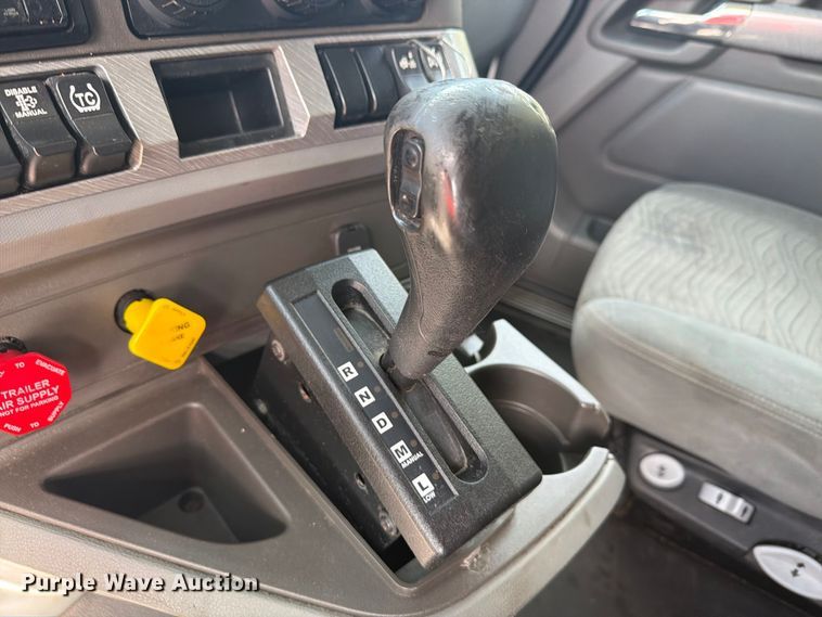 image for item EI7705 2015 Kenworth T680 semi truck
