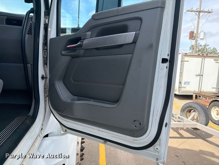 image for item EI7705 2015 Kenworth T680 semi truck