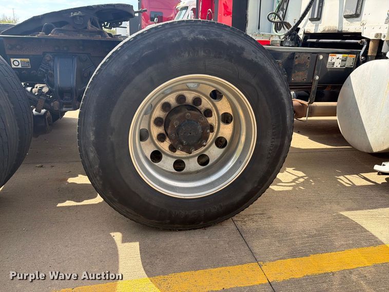image for item EI7705 2015 Kenworth T680 semi truck