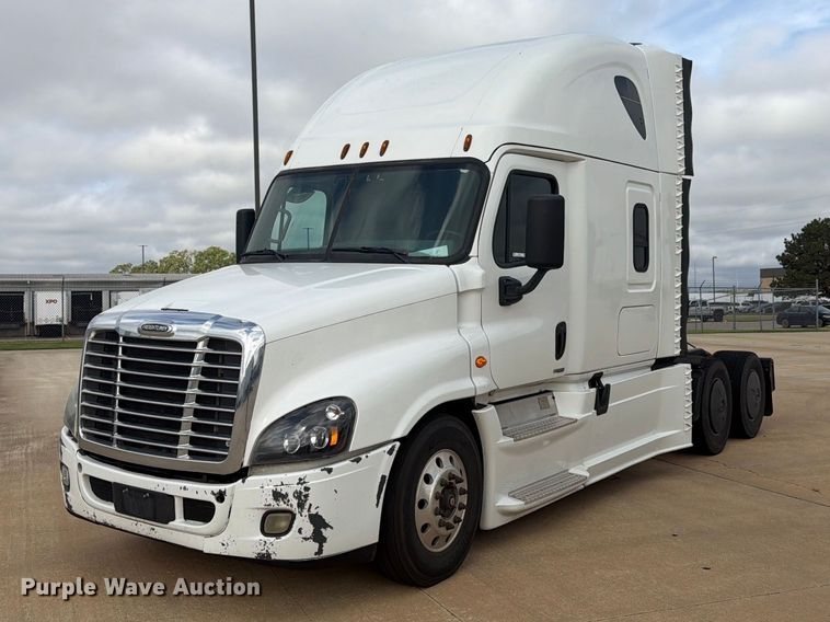 2016 Freightliner Cascadia semi truck