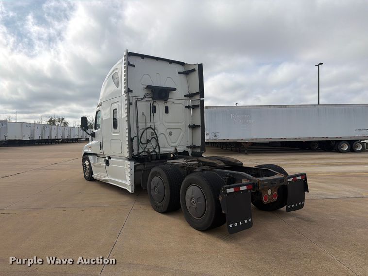 image for item EI7706 2016 Freightliner Cascadia semi truck