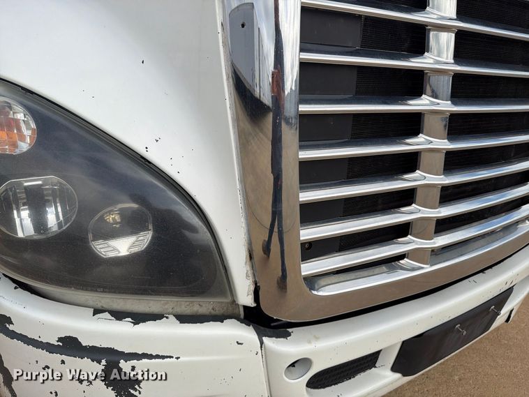 image for item EI7706 2016 Freightliner Cascadia semi truck