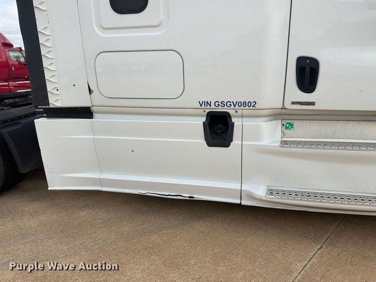 image for item EI7706 2016 Freightliner Cascadia semi truck