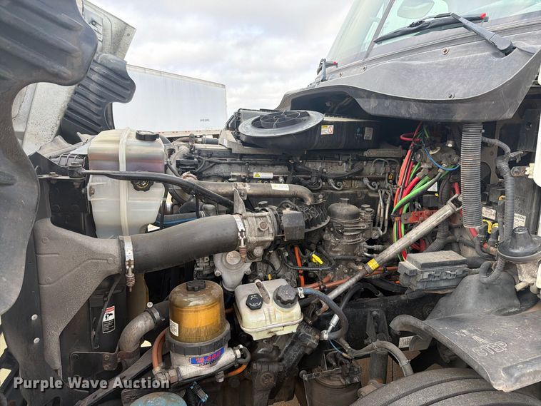 image for item EI7706 2016 Freightliner Cascadia semi truck