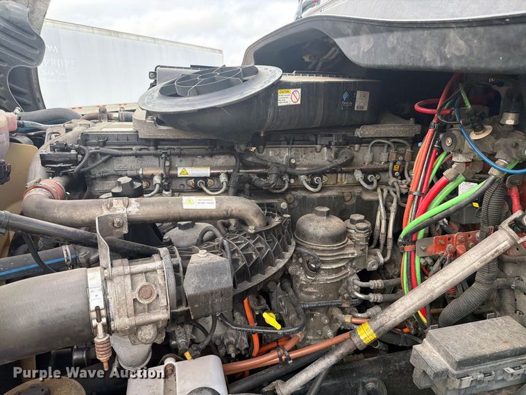 image for item EI7706 2016 Freightliner Cascadia semi truck