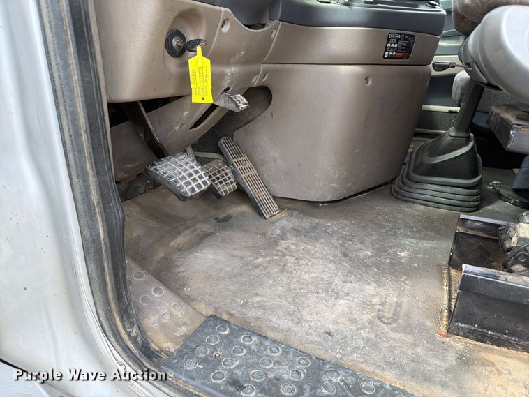 image for item EI7707 2013 Freightliner Cascadia semi truck